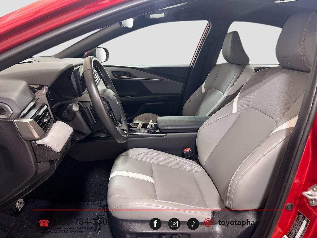 Used 2025 Toyota Camry SE w/ Convenience Package FWD image 18
