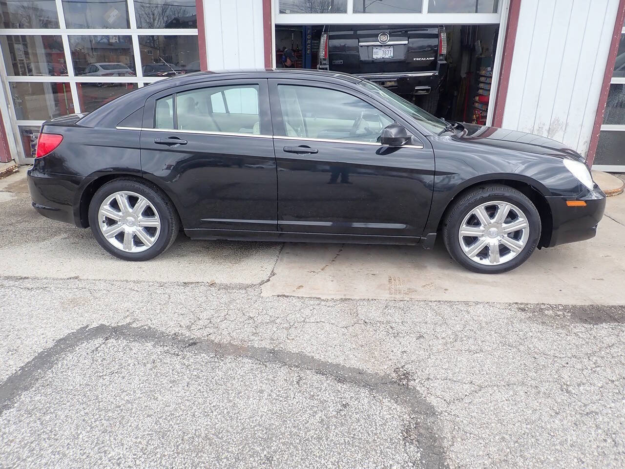 Used 2010 Chrysler Sebring Limited w/ Electronics Convenience Group image 23