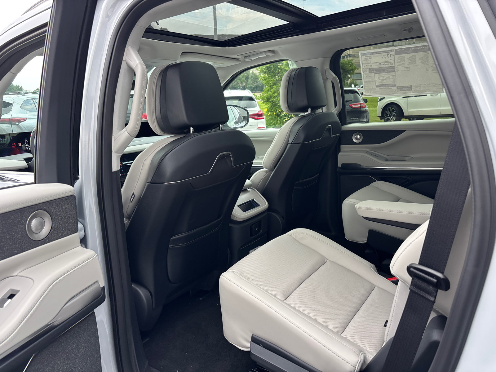 New 2026 Lincoln Navigator Reserve AWD/4WD image 27