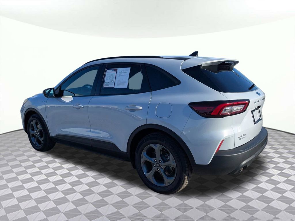 Used 2025 Ford Escape ST-Line image 5
