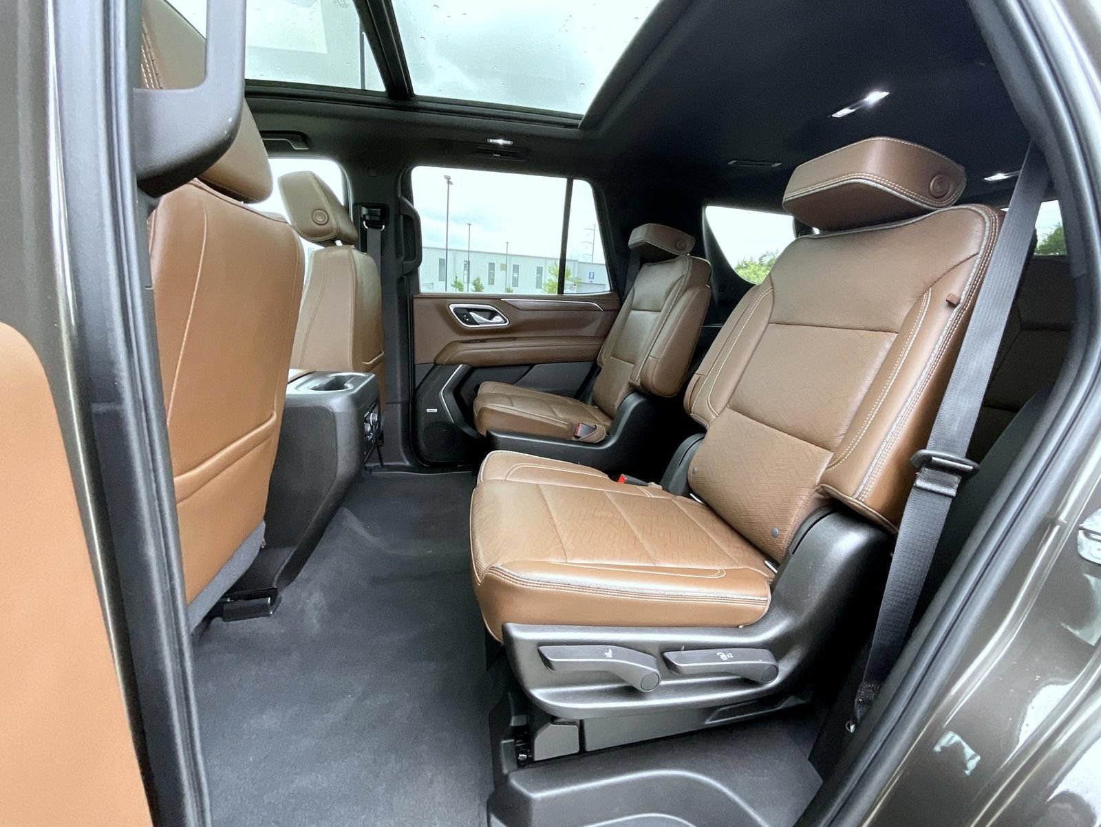 Used 2021 Chevrolet Tahoe High Country w/ Premium Package AWD/4WD image 19