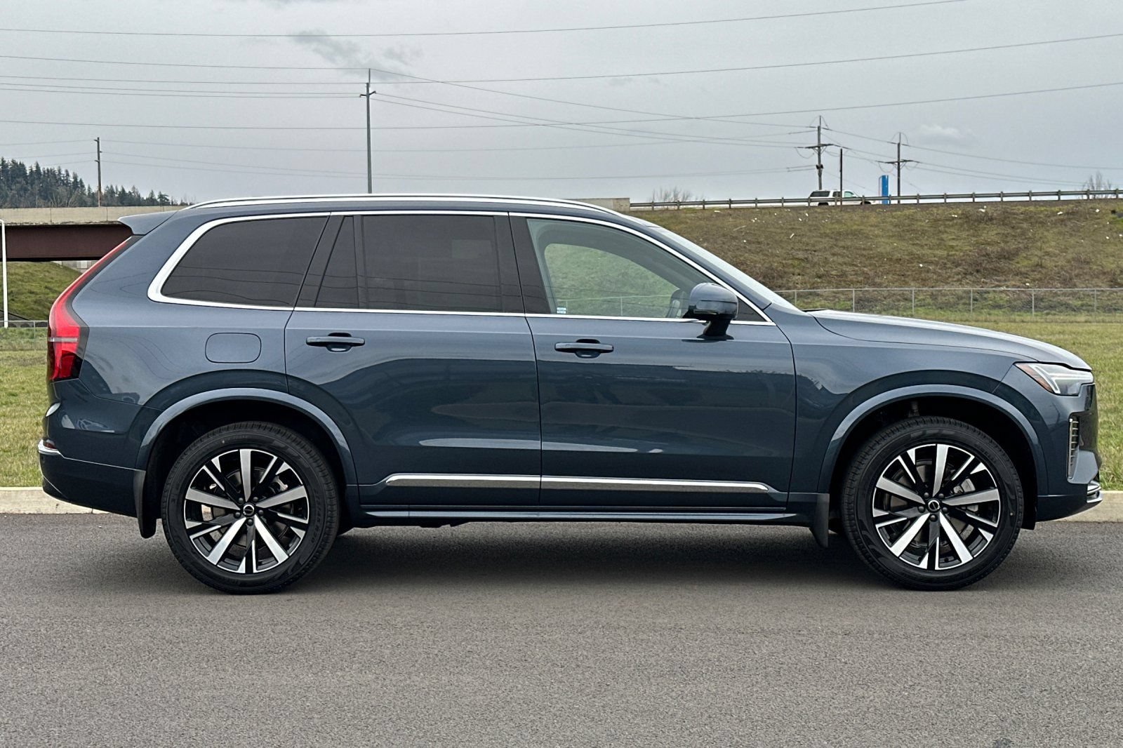 New 2026 Volvo XC90 B5 Core w/ Protection Package Premier AWD/4WD image 2