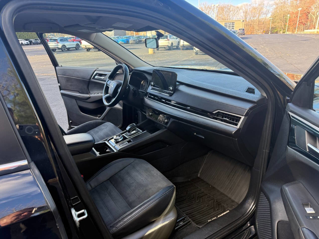 Used 2023 Mitsubishi Outlander SE image 14