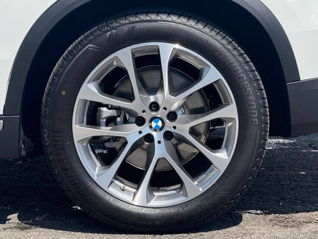 Used 2026 BMW X5 xDrive40i w/ Premium Package AWD/4WD image 3