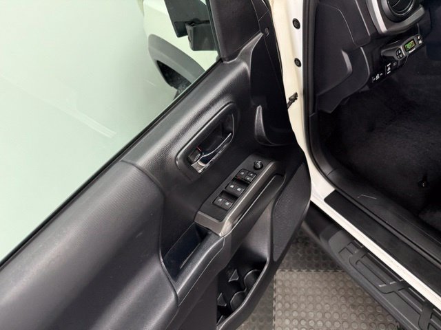 Used 2019 Toyota Tacoma TRD Off-Road AWD/4WD image 18