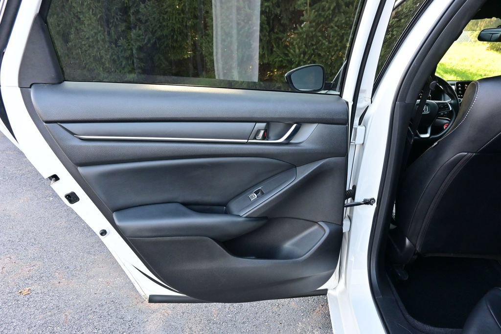 Used 2018 Honda Accord Sport image 12