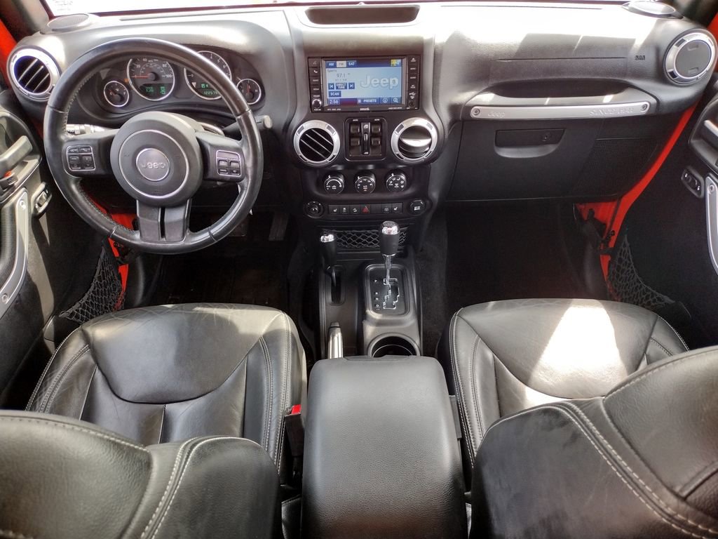 Used 2015 Jeep Wrangler Unlimited Rubicon w/ Connectivity Group AWD/4WD image 5