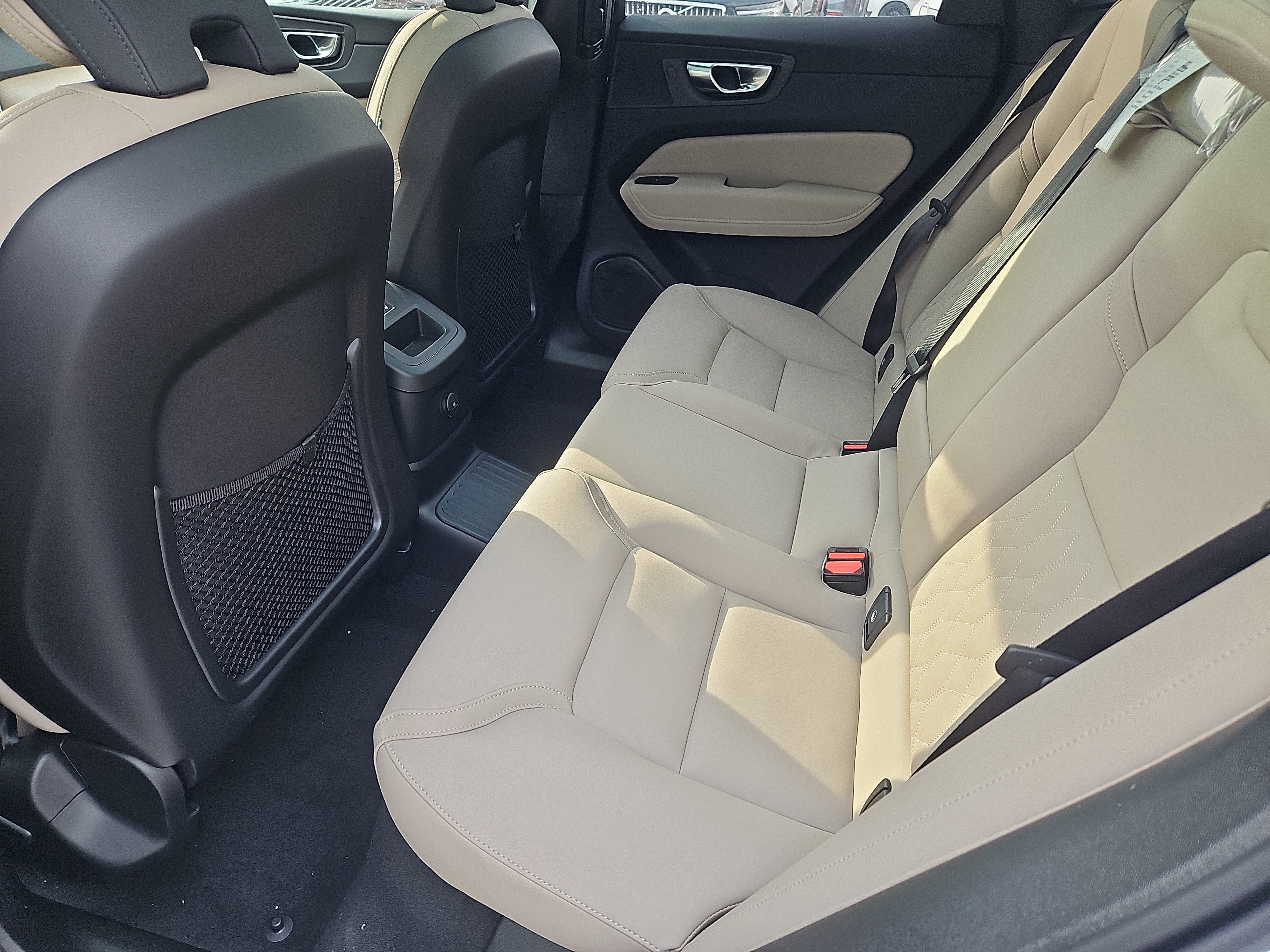 New 2026 Volvo XC60 T8 Plus w/ Protection Package Premier AWD/4WD image 22
