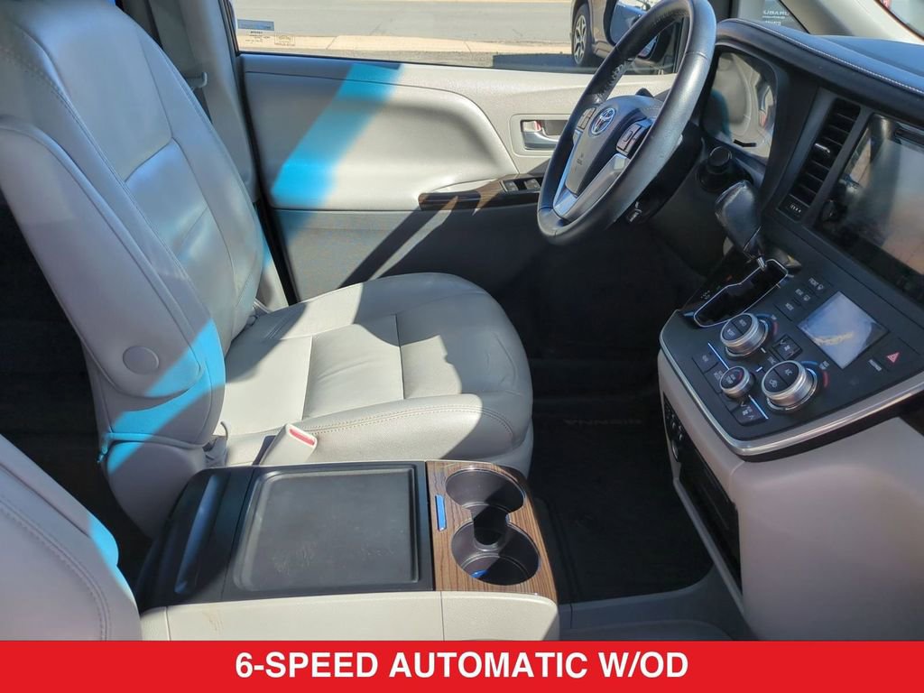 Used 2015 Toyota Sienna XLE w/ XLE Navigation Package image 39