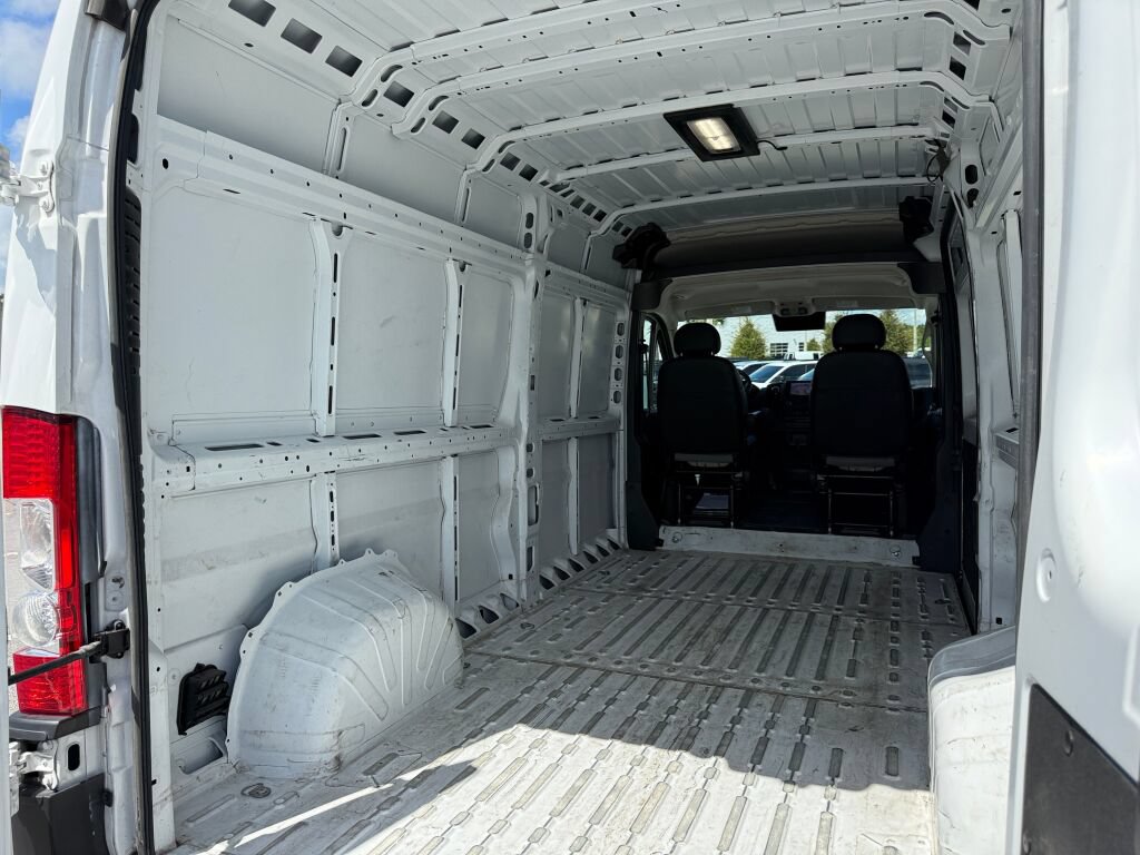 Used 2025 RAM ProMaster 2500 w/ Convenience Group FWD image 16
