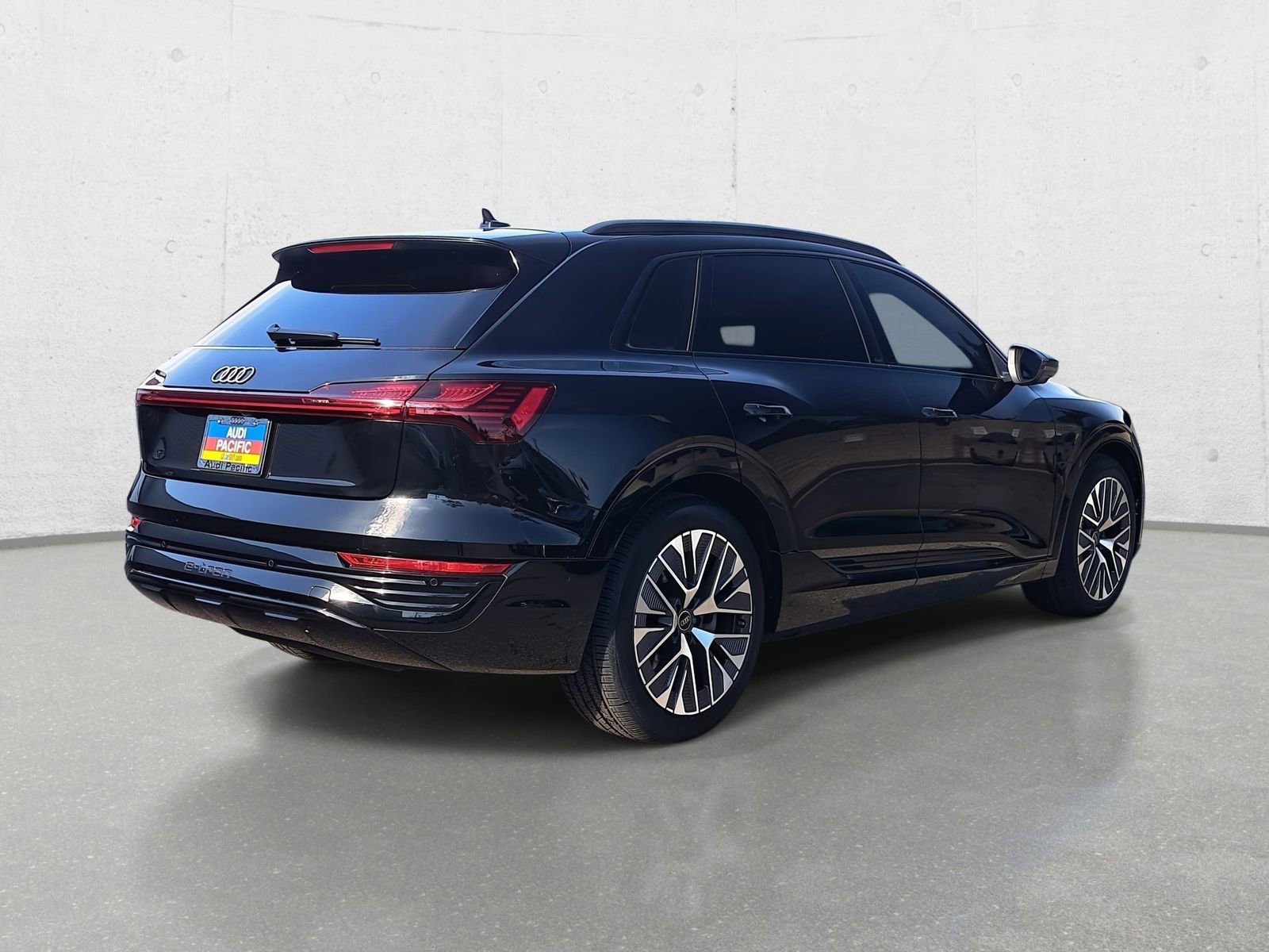 Used 2024 Audi Q8 e-tron Premium Plus w/ Premium Plus Package image 5