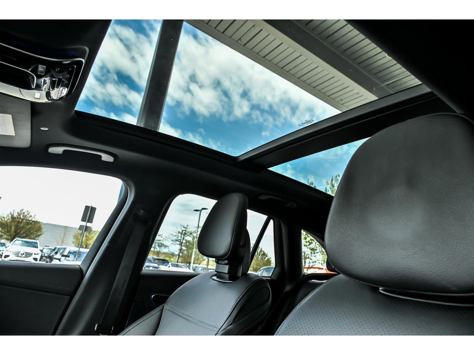 Used 2023 Mercedes-Benz GLC 300 4MATIC image 13