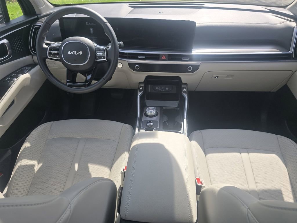 Used 2025 Kia Sorento EX w/ EX Panoramic Sunroof Package image 24