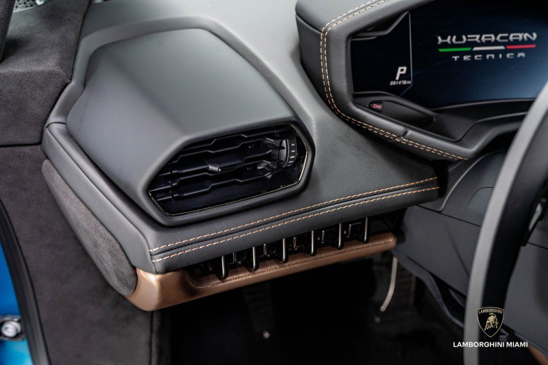Used 2024 Lamborghini Huracan Tecnica image 32