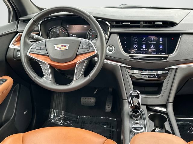 Used 2022 Cadillac XT5 Premium Luxury w/ Technology Package image 2
