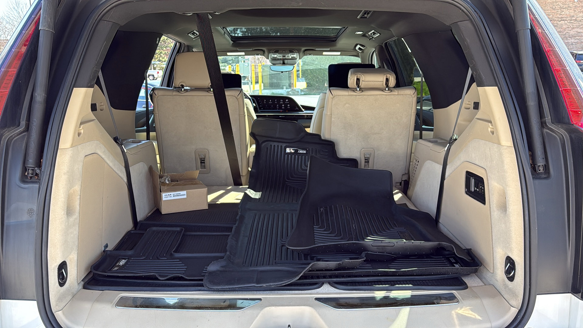 Used 2021 Cadillac Escalade Premium Luxury w/ Performance Package AWD/4WD image 33