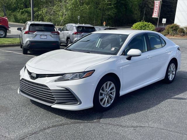 Used 2024 Toyota Camry LE image 3