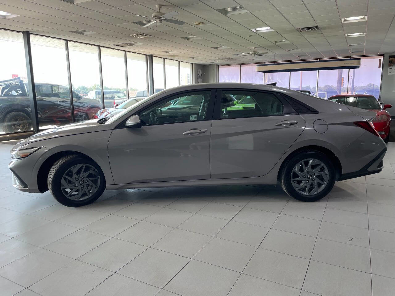 Used 2024 Hyundai Elantra SEL image 4
