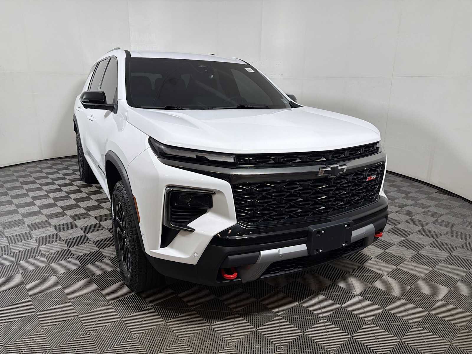 Used 2024 Chevrolet Traverse Z71 w/ Enhanced Driving Package AWD/4WD image 2