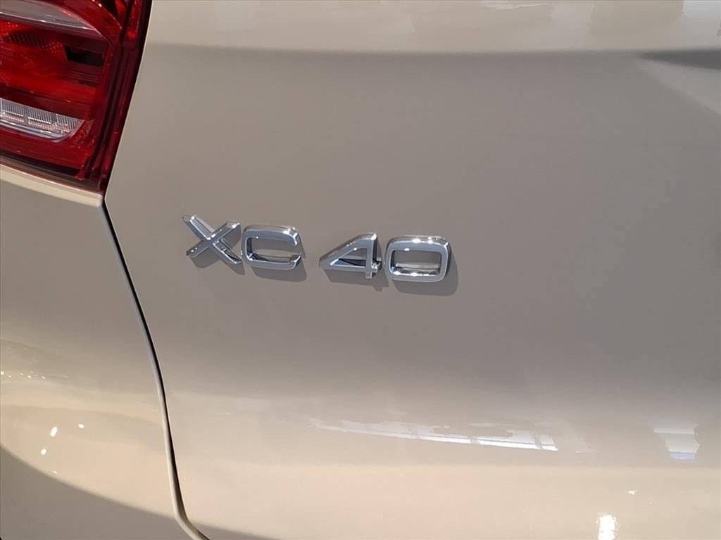 New 2026 Volvo XC40 B4 Plus w/ Protection Package Premier FWD image 10