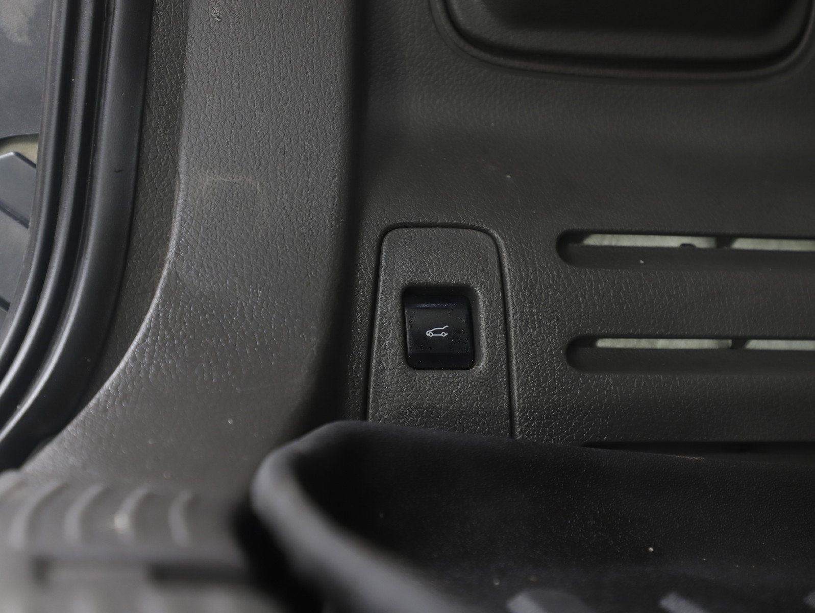 Used 2013 Ford Edge SEL image 11