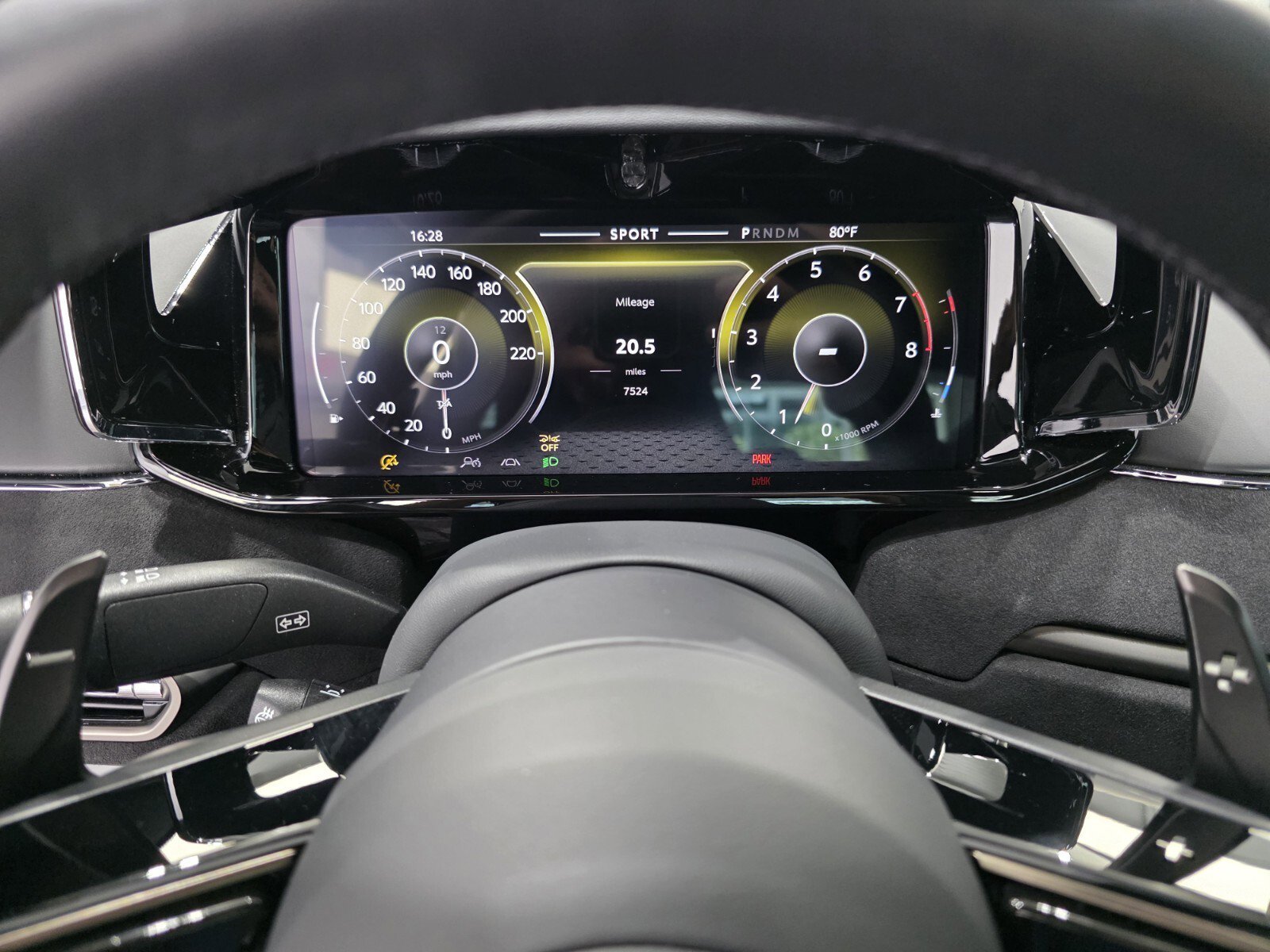 Used 2025 Aston Martin V8 Vantage Coupe image 6