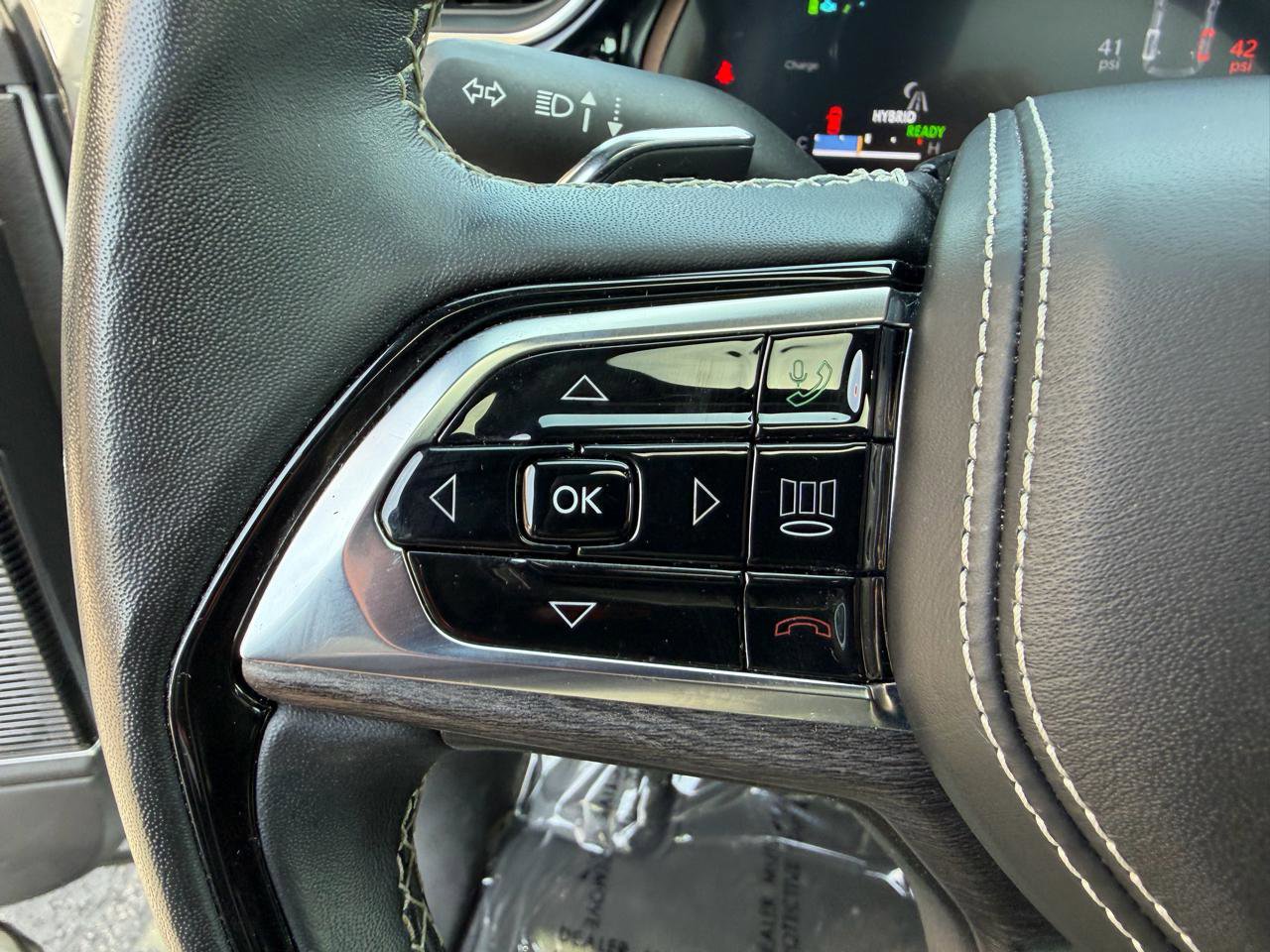 Used 2022 Jeep Grand Cherokee Overland w/ Advanced Protech Group III image 26