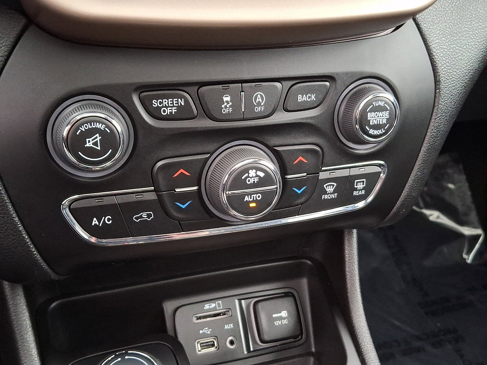 Used 2018 Jeep Cherokee Limited w/ High Altitude Package image 15