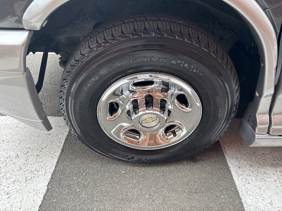 Used 2014 Chevrolet Express 2500 Extended RWD image 13