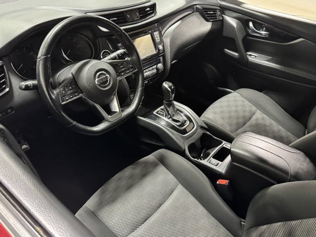 Used 2018 Nissan Rogue Sport SV w/ SV Technology Package AWD/4WD image 19