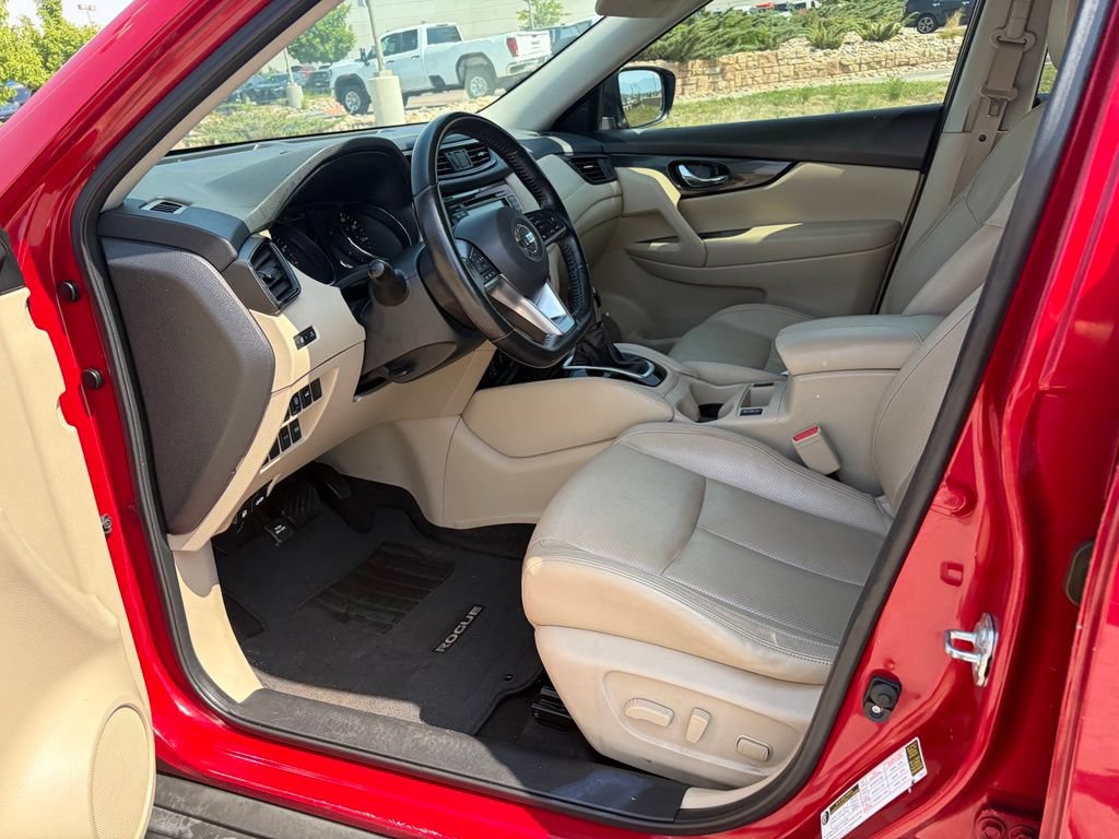 Used 2017 Nissan Rogue SL w/ SL Premium Package FWD image 18