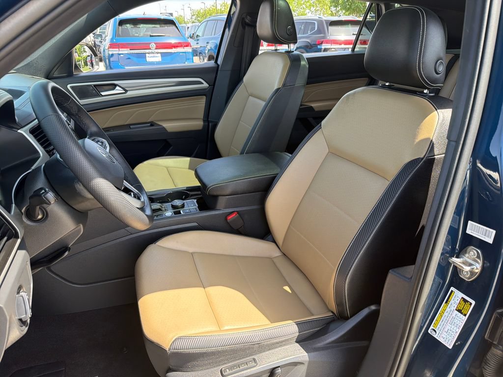 Used 2023 Volkswagen Atlas Cross Sport SEL R-Line AWD/4WD image 7