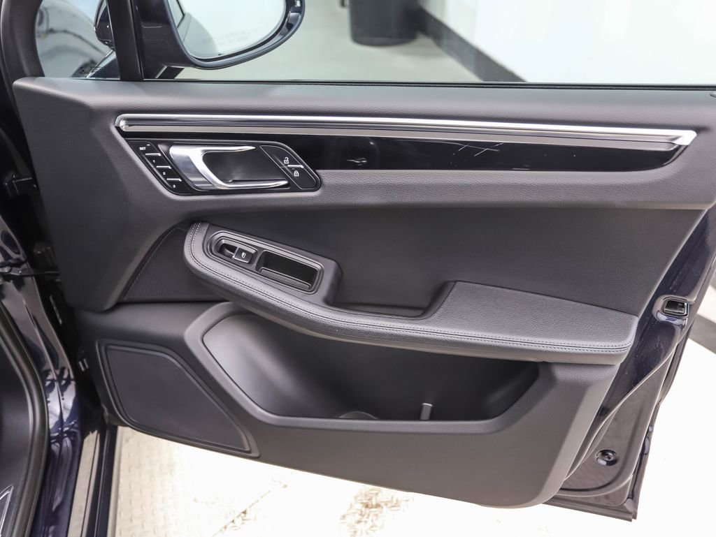 Used 2023 Porsche Macan image 27