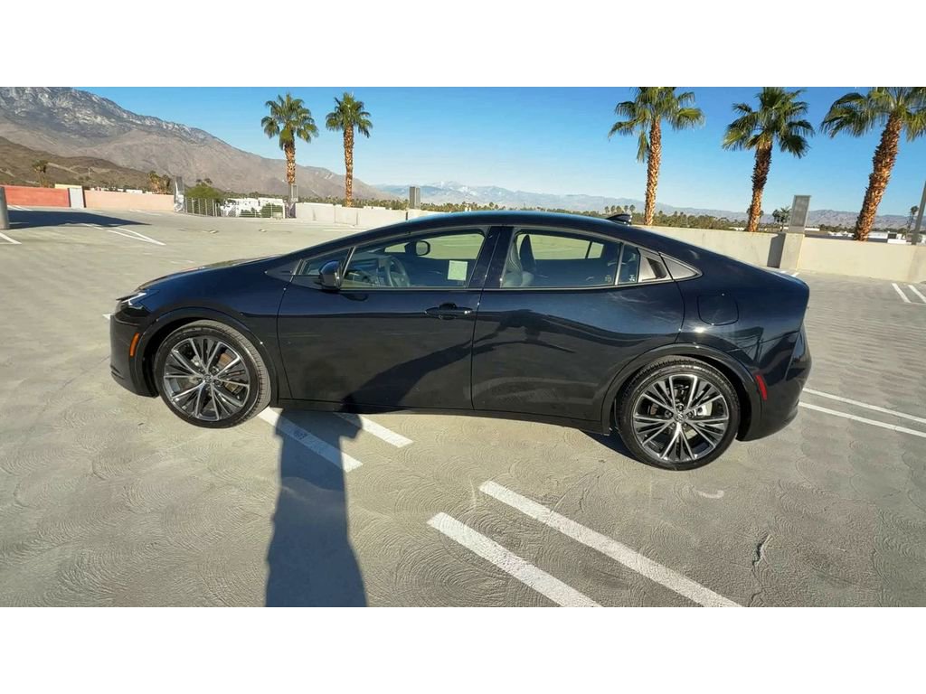 Used 2025 Toyota Prius XLE image 5