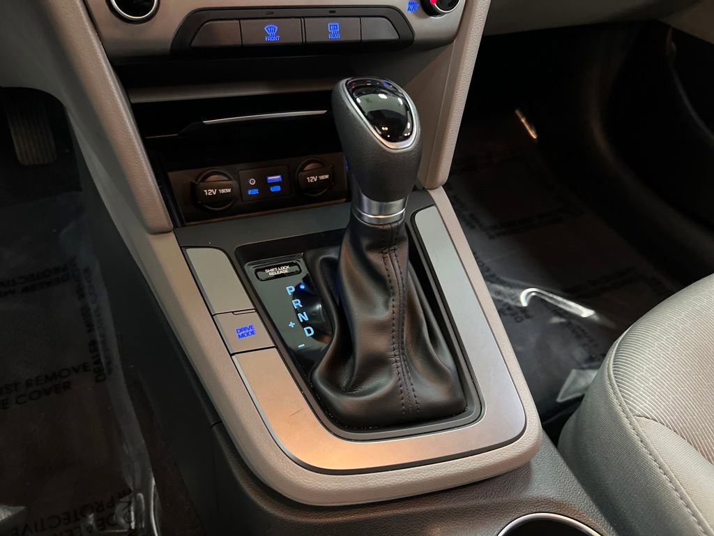 Used 2017 Hyundai Elantra SE image 27