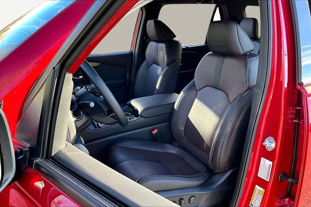 Certified 2025 Honda Pilot Black Edition image 15