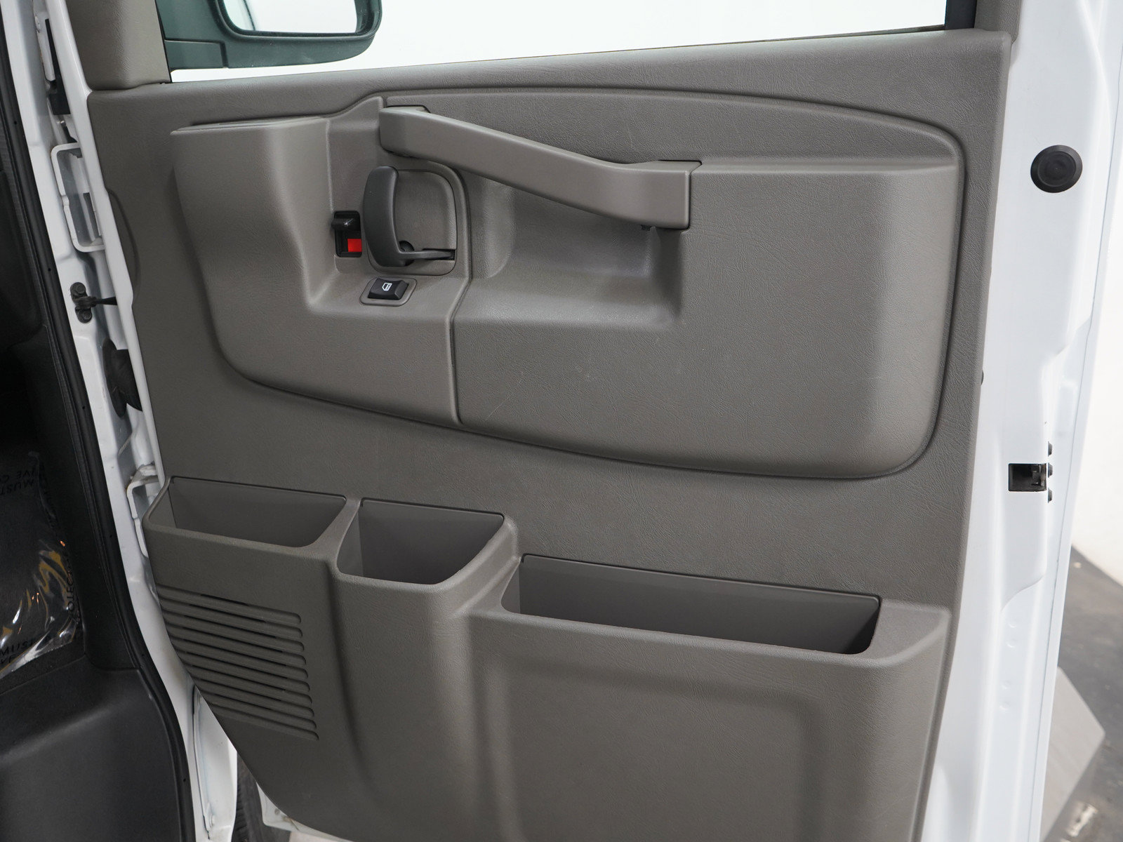 Used 2025 Chevrolet Express 3500 LT w/ LT Preferred Equipment Group RWD image 9