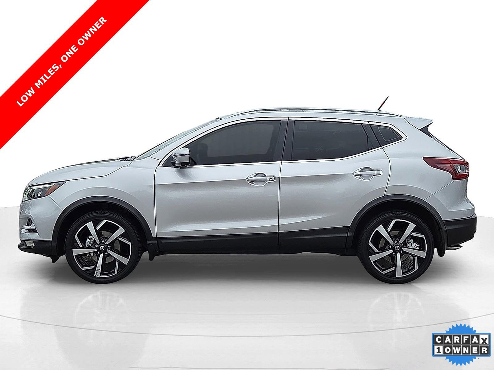 Used 2022 Nissan Rogue Sport SL w/ Premium Package image 3