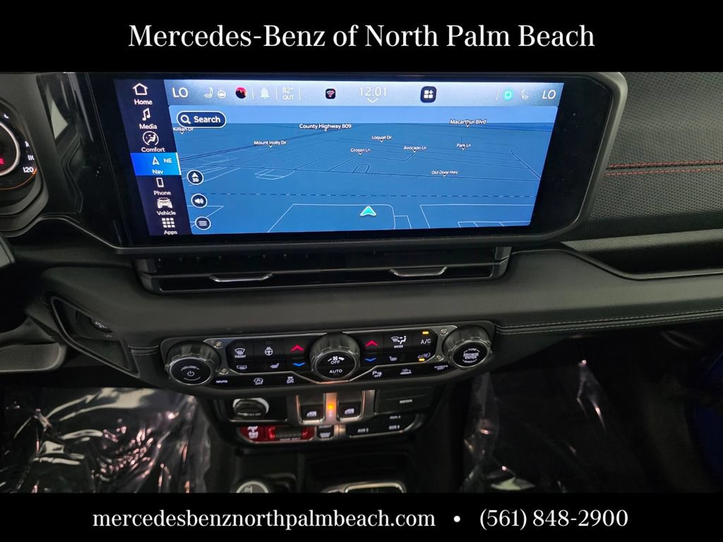 Used 2024 Jeep Wrangler Rubicon w/ Technology Group AWD/4WD image 19