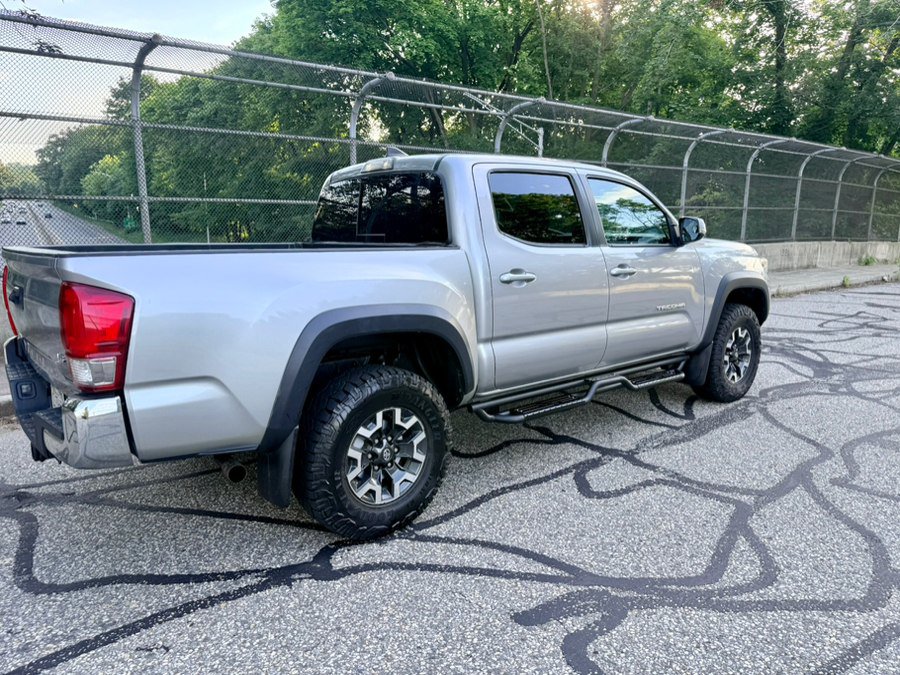 Used 2017 Toyota Tacoma TRD Off-Road w/ Tow Package AWD/4WD image 8