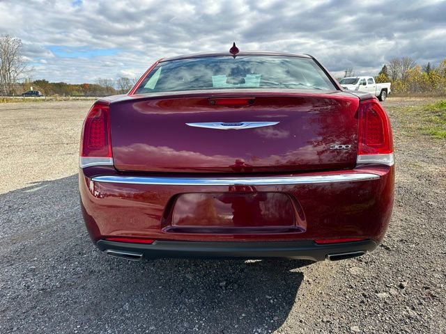 Used 2018 Chrysler 300 Limited image 7