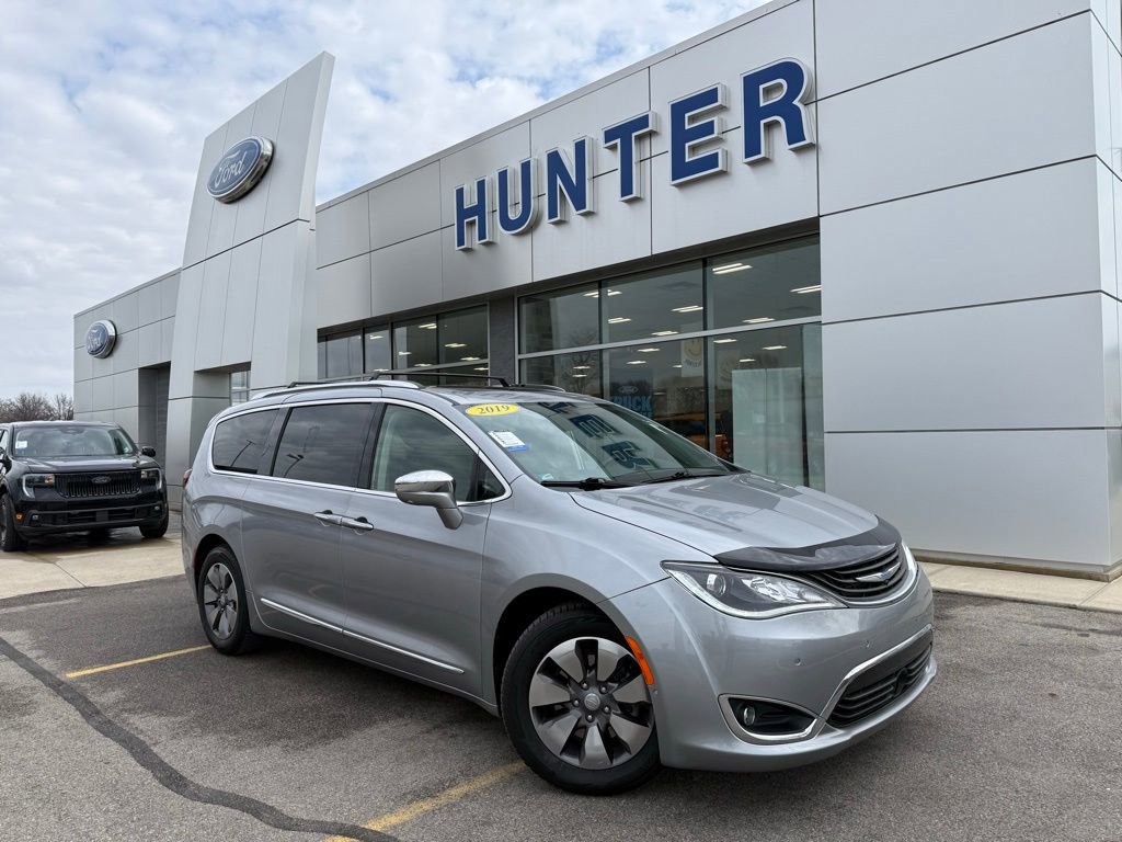 Used 2019 Chrysler Pacifica Limited w/ Advanced Safetytec Group image 1