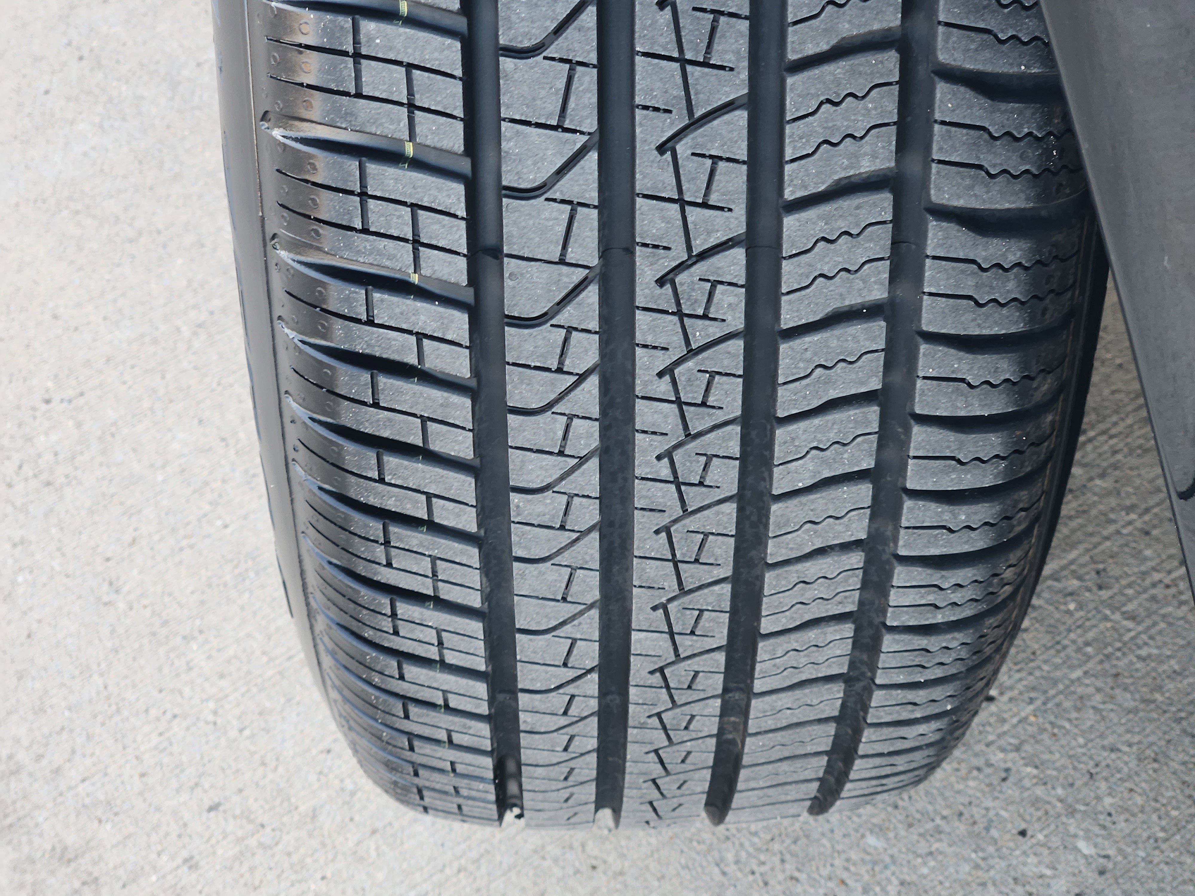 Used 2025 Land Rover Discovery Sport Dynamic SE image 12