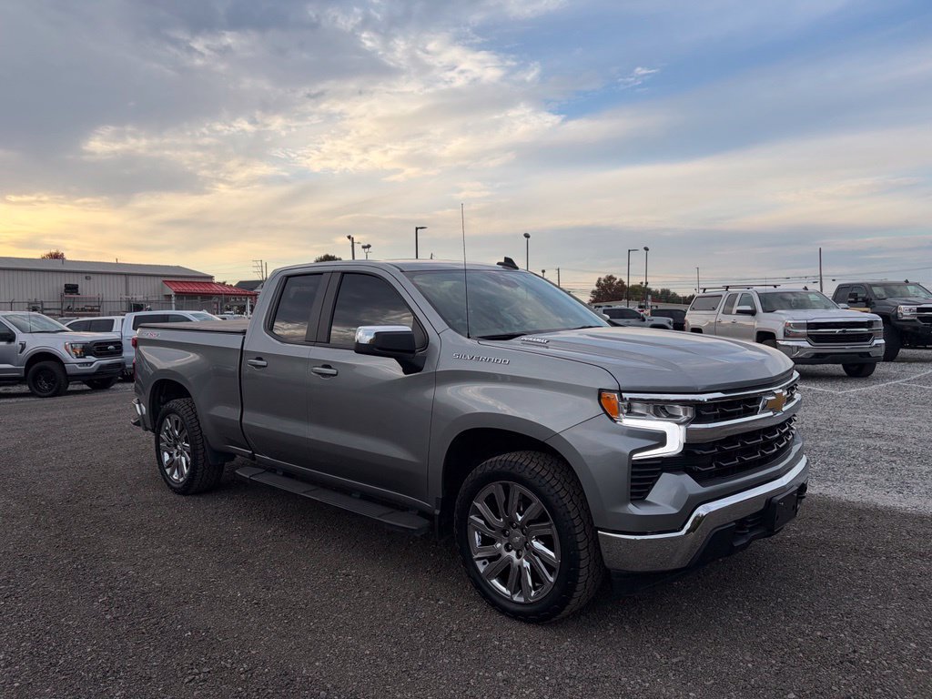 Used 2025 Chevrolet Silverado 1500 LT AWD/4WD image 16