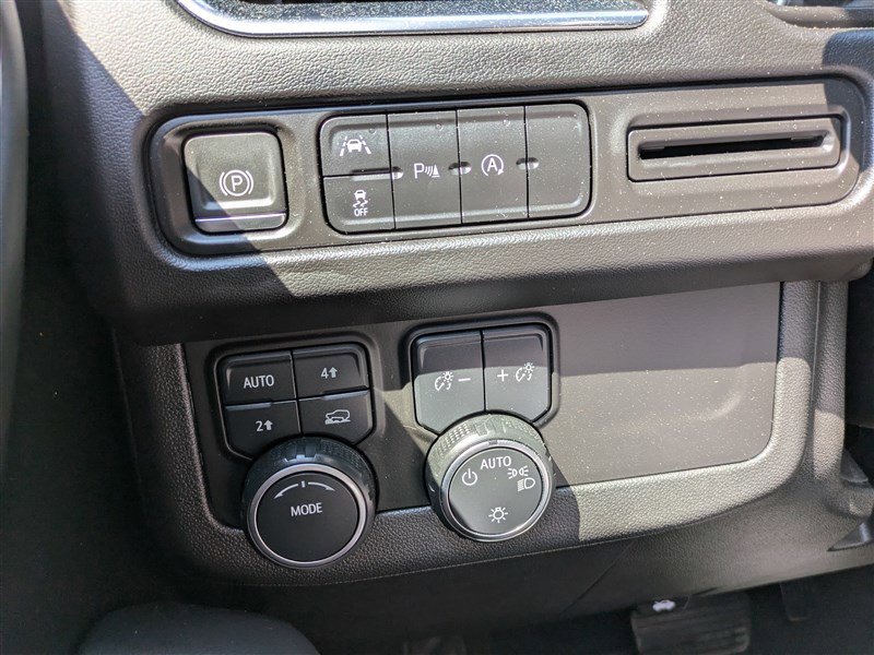 Used 2023 Chevrolet Suburban LS image 30