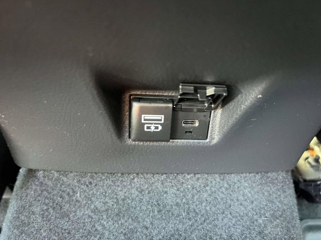 Used 2025 Toyota Camry LE AWD/4WD image 13