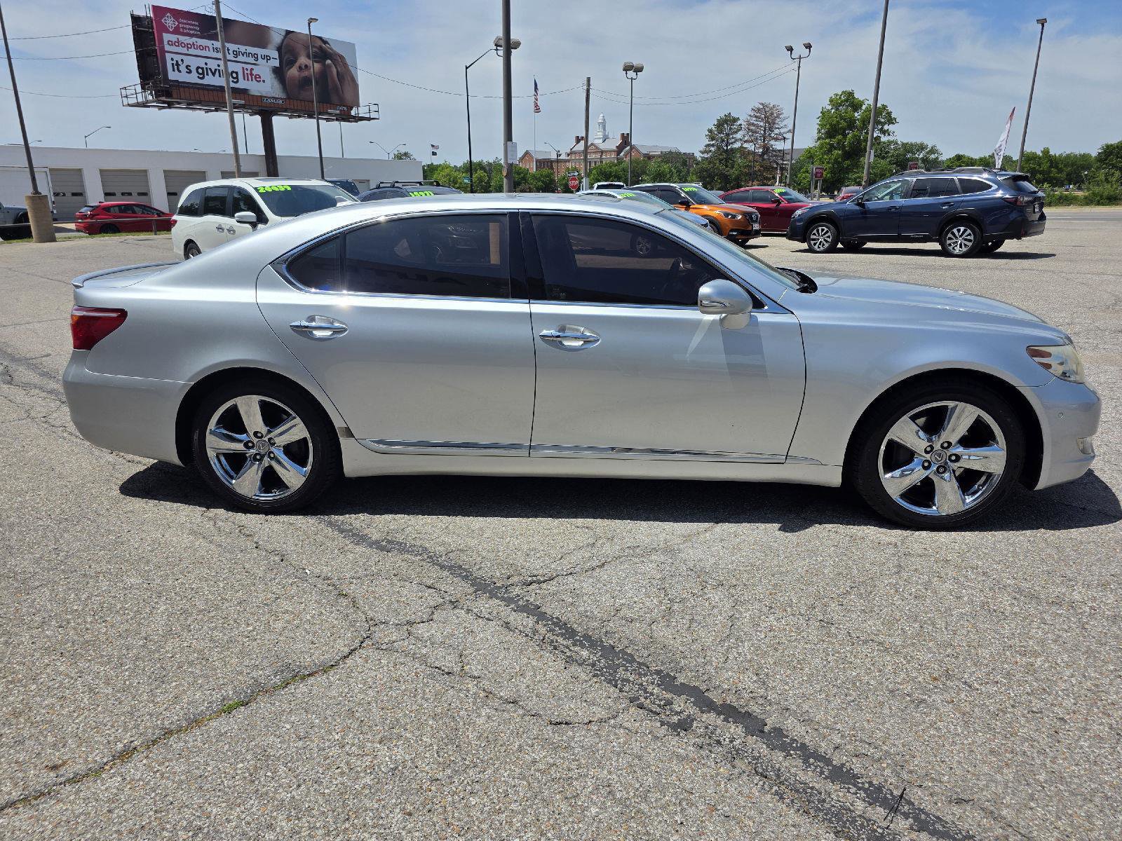 Used 2010 Lexus LS 460 L RWD image 4