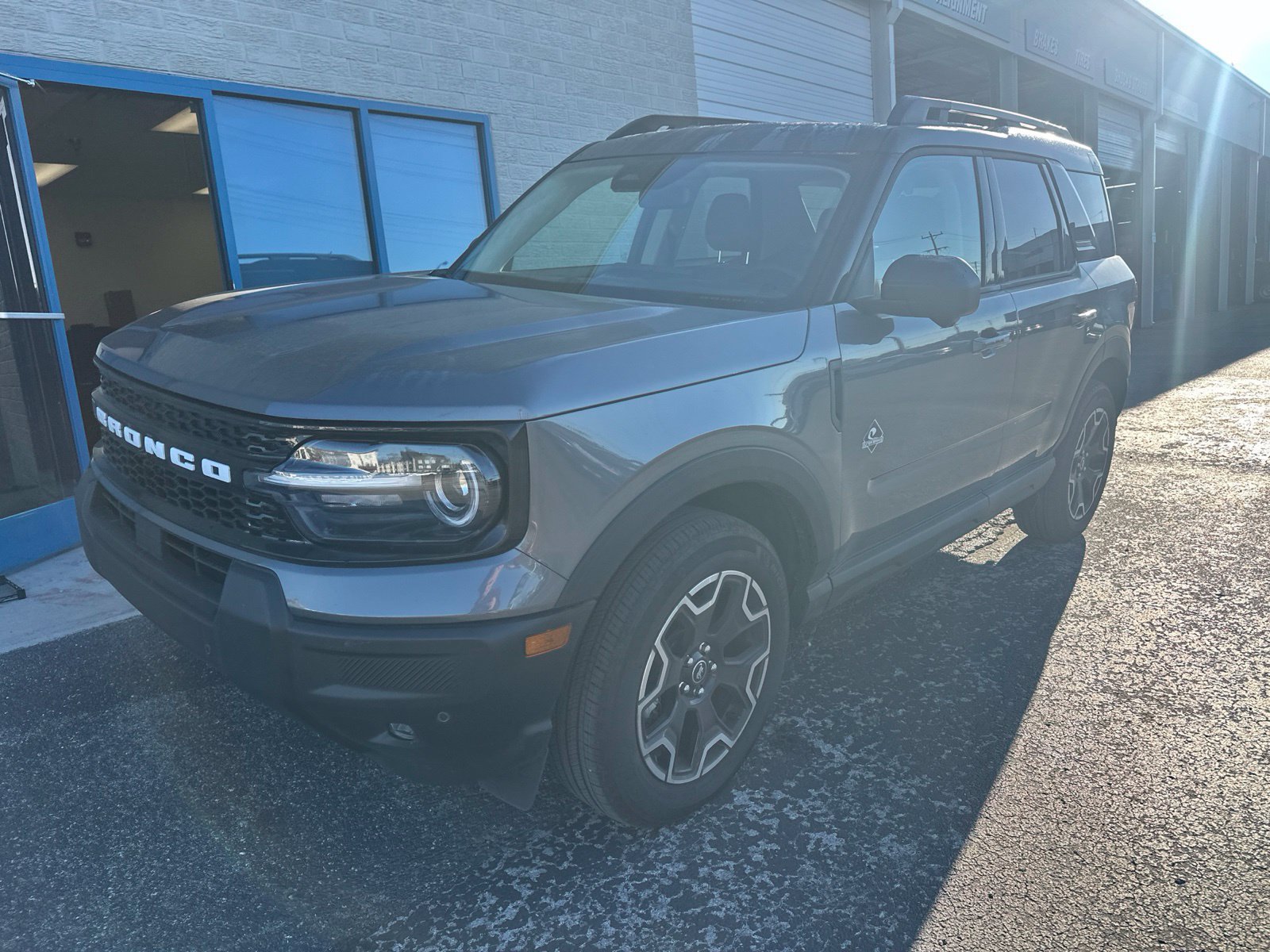 Certified 2025 Ford Bronco Sport Outer Banks w/ Outer Banks Tech Package+ AWD/4WD image 1