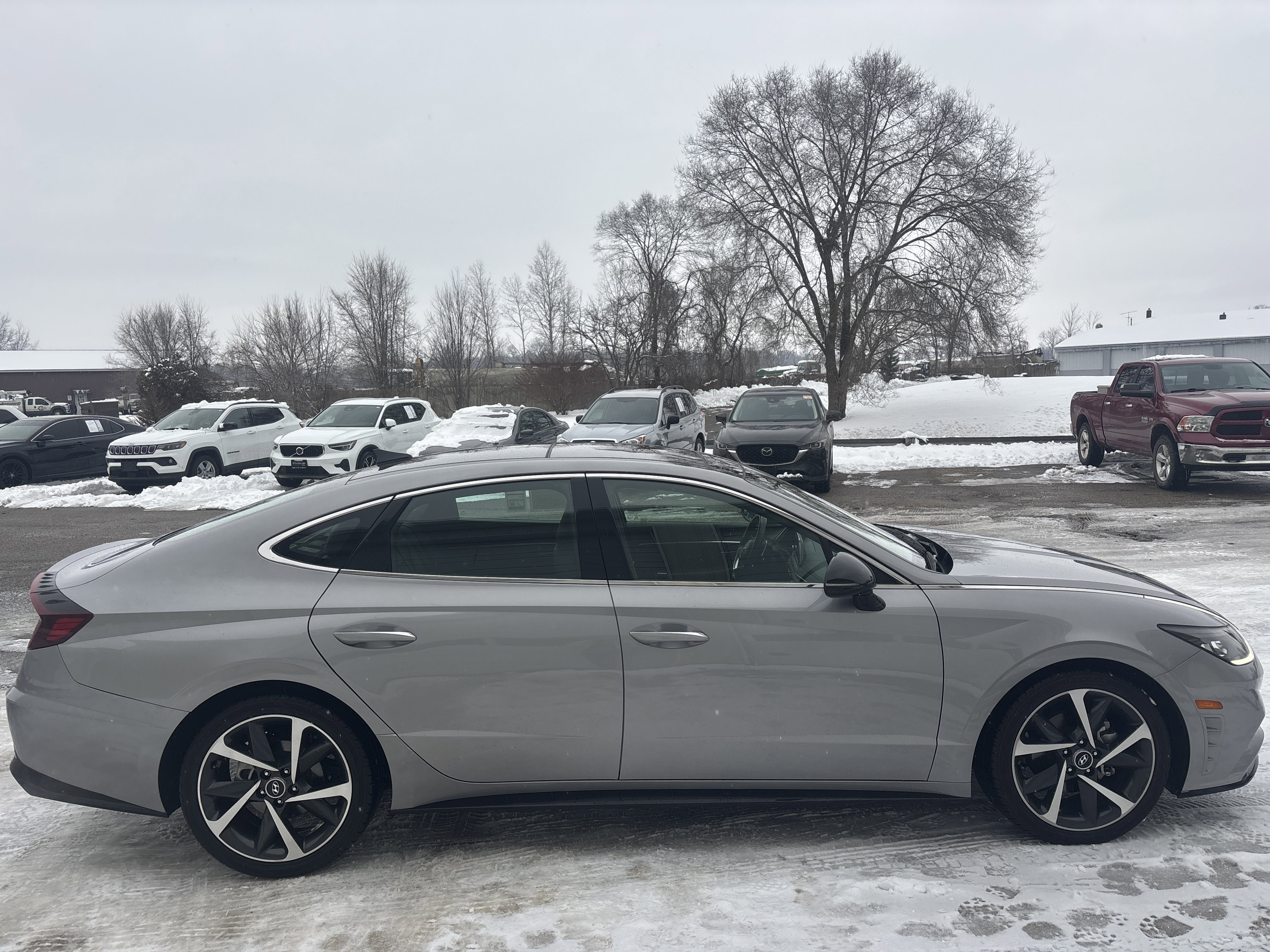 Used 2023 Hyundai Sonata SEL Plus image 2