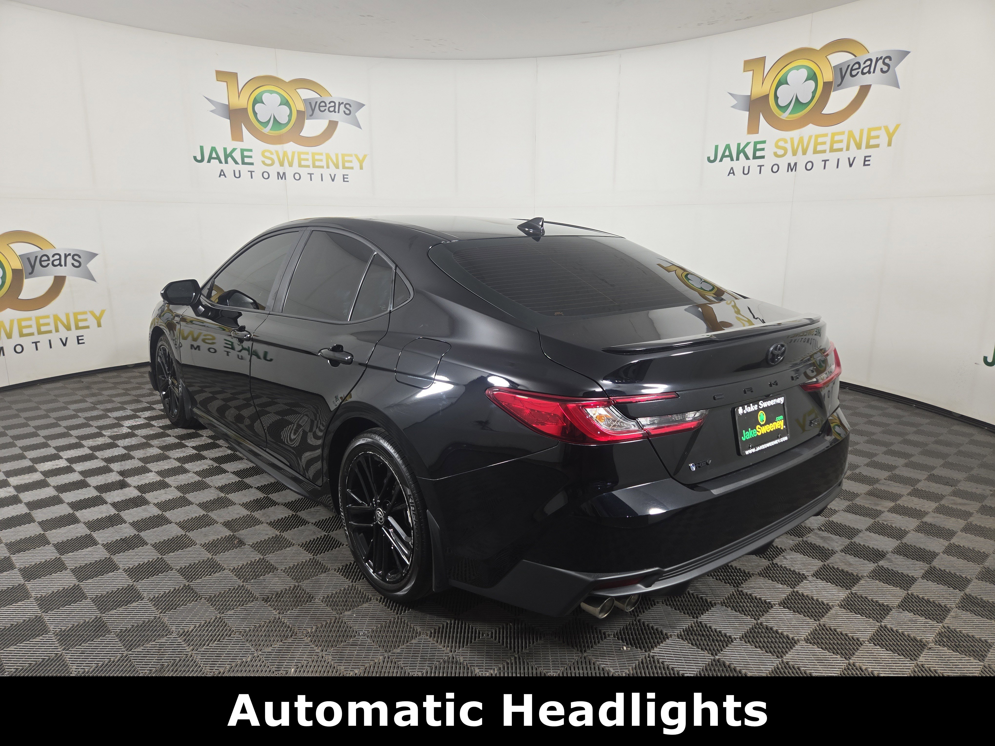 Used 2025 Toyota Camry SE FWD image 6